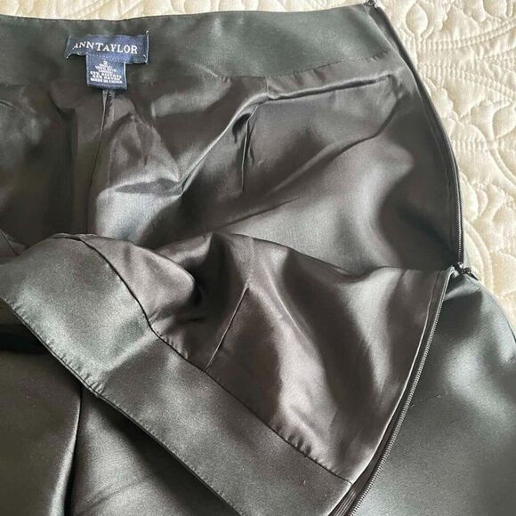 Ann Taylor straight trousers made of 100% silk lined with side zipper Size 2 - Picture 3 of 11